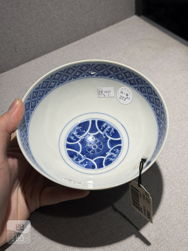 清乾隆 青花云鹤纹碗一对 - 图7